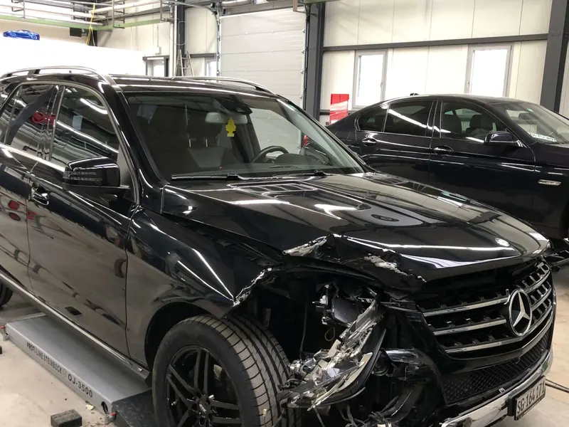 Vorher: Mercedes ML, Frontschaden